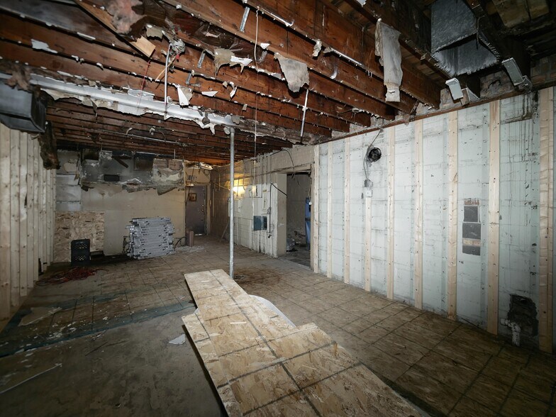 More Photos Of 5638 W Chicago Ave, Chicago Restaurant For Sale