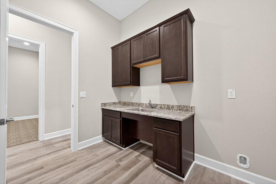 More Photos Of 13803 Madera Run, Humble Office For Sale