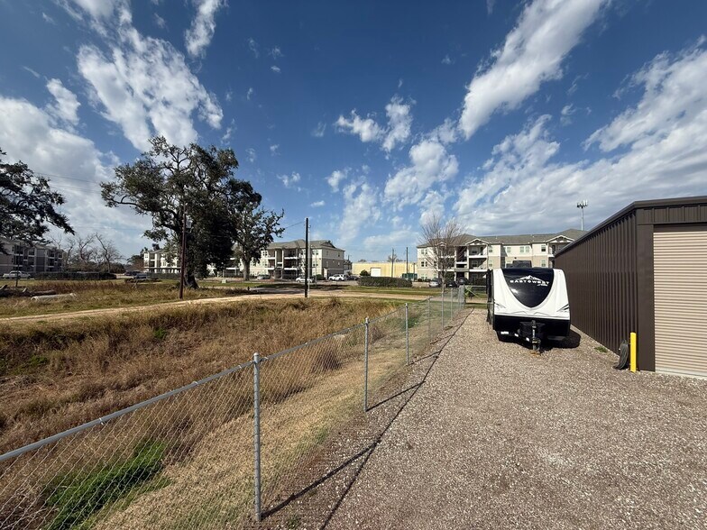More Photos Of 105 Creekwood Landing Dr, Richwood Self Storage For Sale