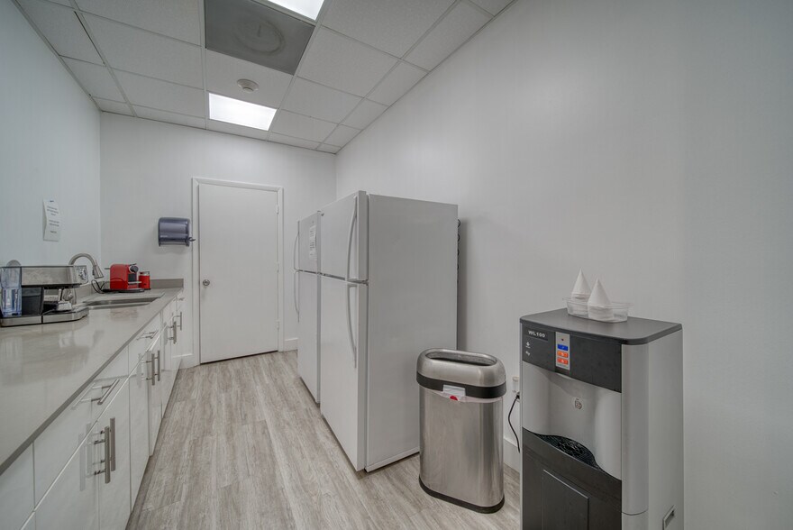 More Photos Of 7500 NW 52nd St, Miami Medical For Lease