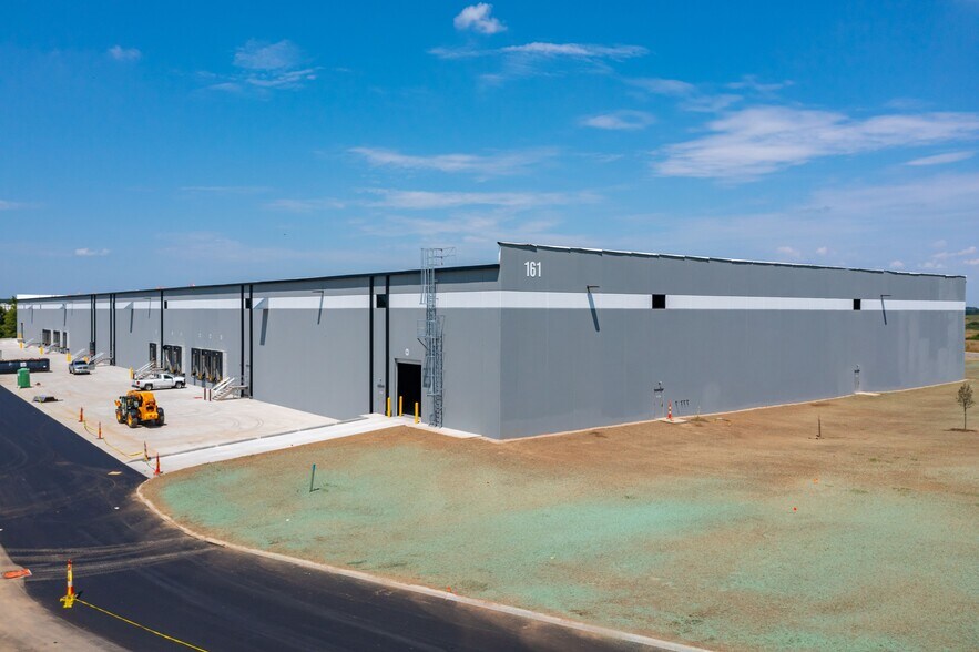 More Photos Of 161 Kenmore Blvd, Commercial Point Industrial For Sale