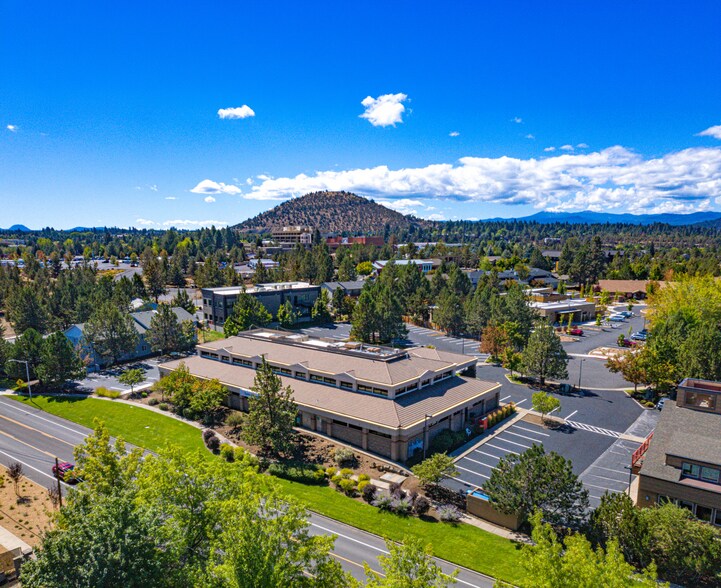 More Photos Of 2090 NE Wyatt Ct, Bend Medical For Sale