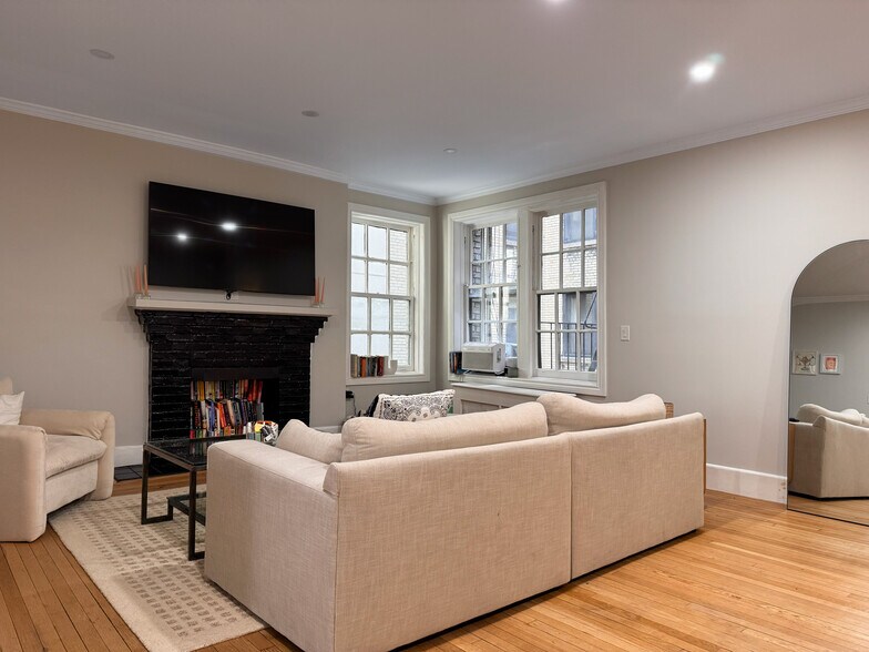 More Photos Of 29 Fifth Ave, New York Apartments For Lease