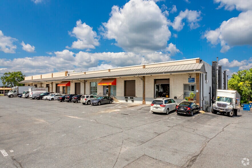 More Photos Of 1000-1082 Taft St, Rockville Warehouse For Lease