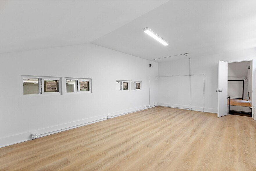 More Photos Of 109-111 35th St, Union City Warehouse For Lease