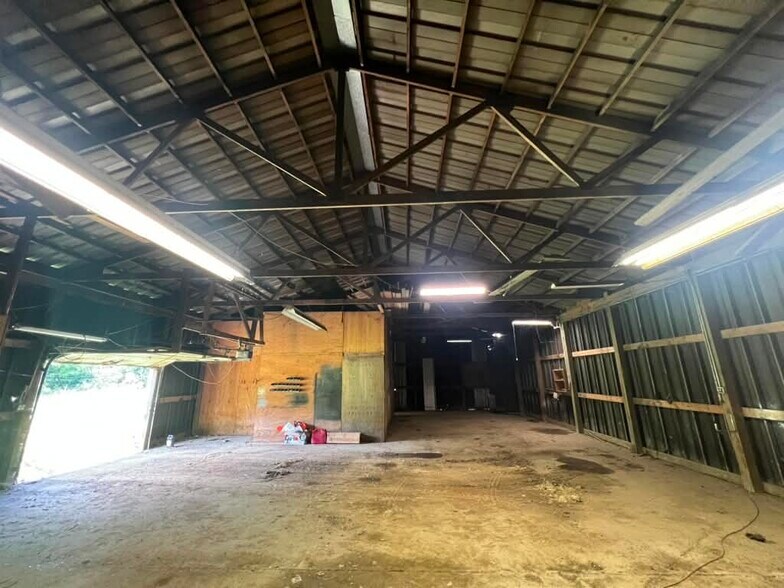 More Photos Of 2340 Oxford State Rd, Middletown Auto Repair For Lease