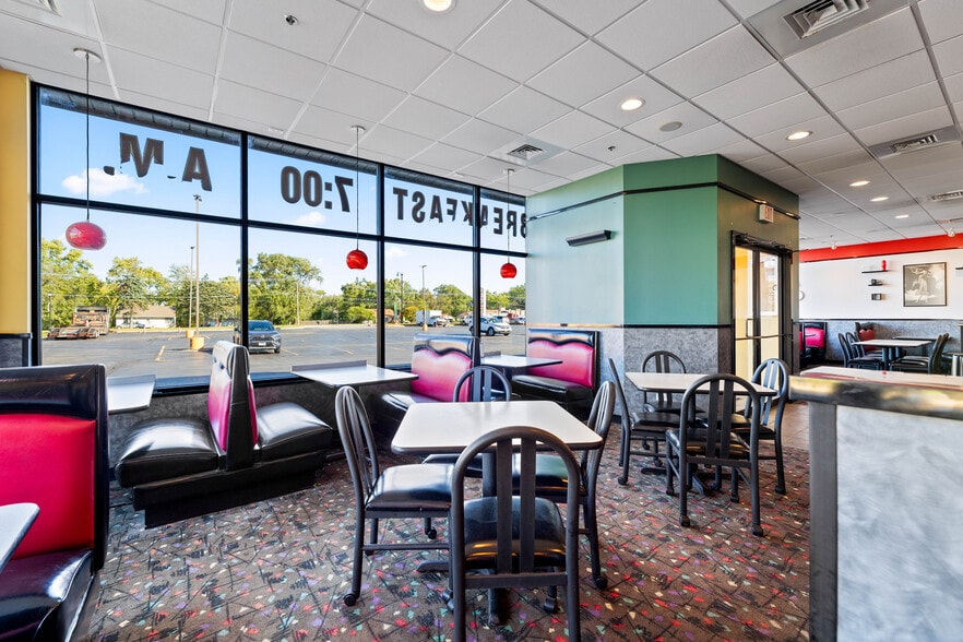 More Photos Of 5701 W Monee Manhattan Rd, Monee Freestanding For Lease