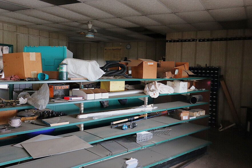 More Photos Of 1530 Parker Ln, Enterprise Warehouse For Lease