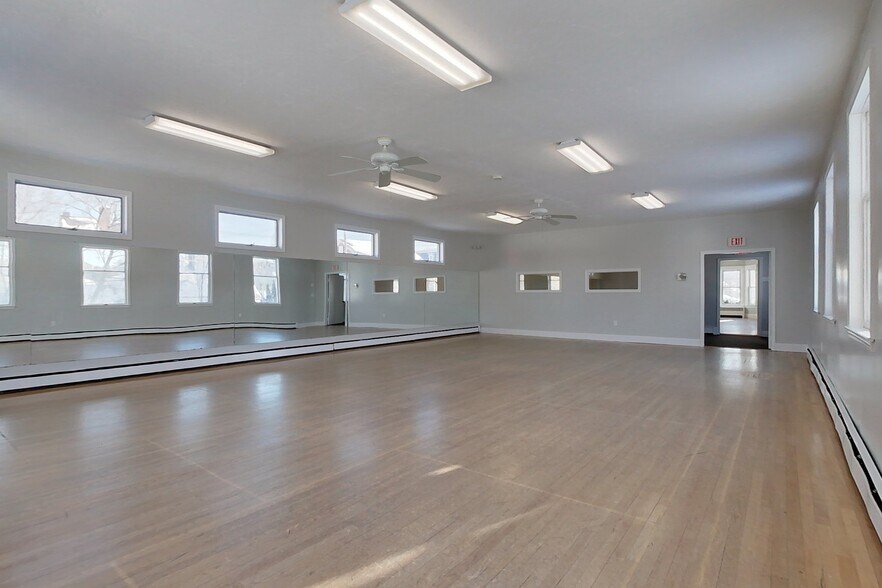 More Photos Of 7 Elm St, Townsend Office For Lease