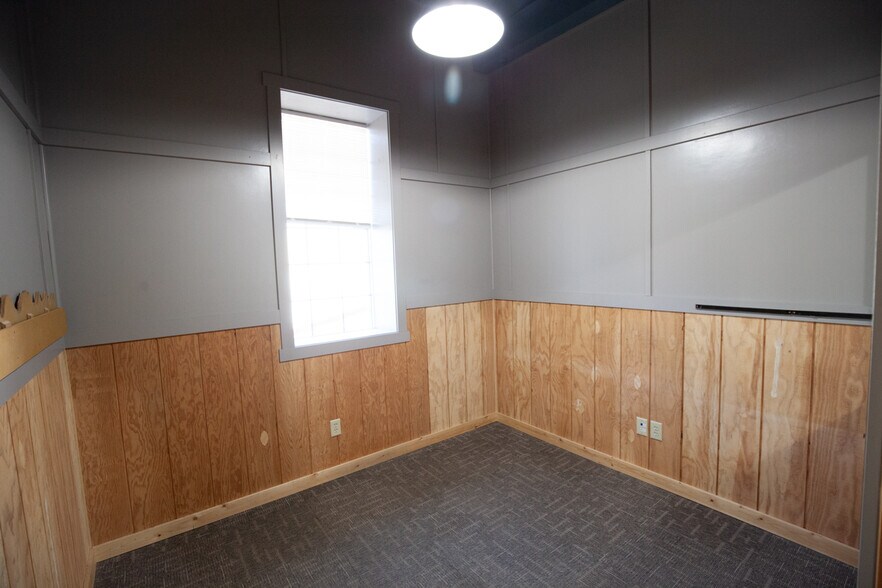 More Photos Of 9257 Bonner Mill Rd, Missoula Warehouse For Lease