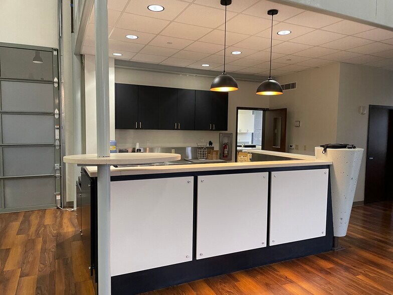 More Photos Of 4407 Monterey Oaks Blvd, Austin Unknown For Lease