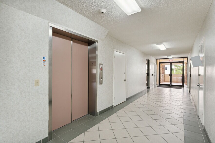 More Photos Of 160 John F Kennedy Dr, Lake Worth Medical For Lease