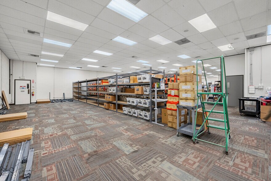 More Photos Of 1631 Gardena Ave, Glendale Industrial For Sale