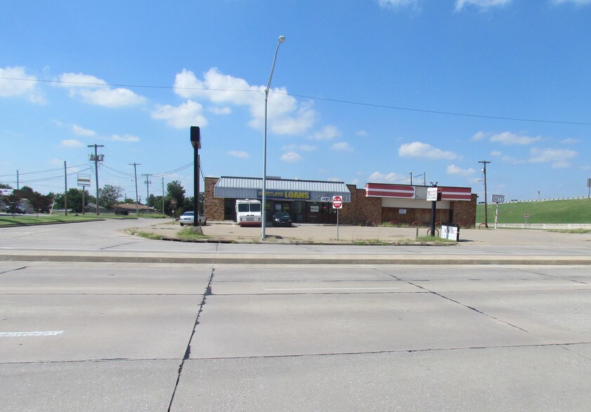 Primary Photo Of 2908 NW Sheridan Rd, Lawton Convenience Store For Sale