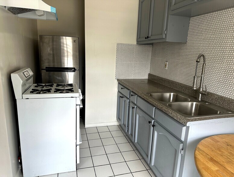 More Photos Of 3023-3035 S Grand Ave, Los Angeles Apartments For Sale