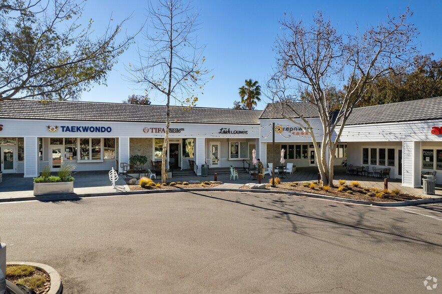 More Photos Of 1724-1772 Avenida De Los Arboles, Thousand Oaks Unknown For Lease