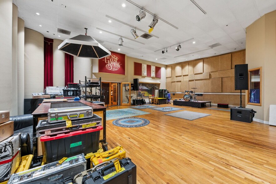 More Photos Of 825-829 27th Ave, Oakland Manufacturing For Sale