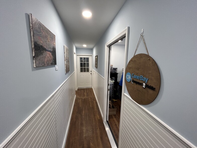 More Photos Of 1544 State Rd, Summerville Loft Creative Space For Lease