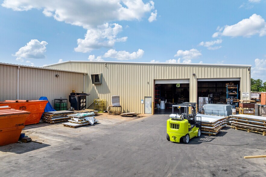 More Photos Of 1800 SE 9th St, Newton Manufacturing For Sale