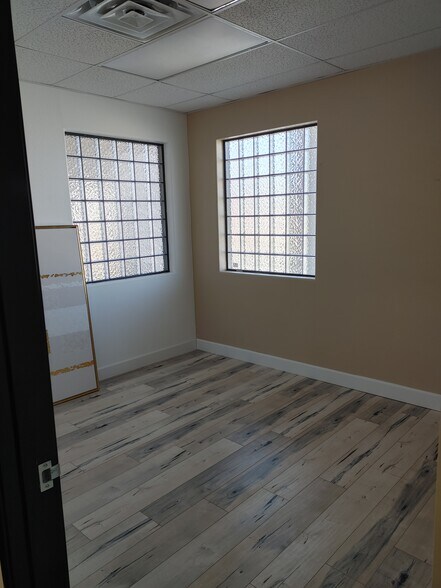 More Photos Of 8867 W Flamingo Rd, Las Vegas Office For Sale