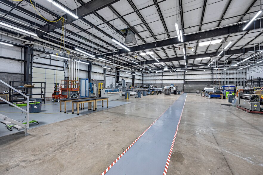 More Photos Of 7543 E Tierra Buena Ln, Scottsdale Distribution For Lease