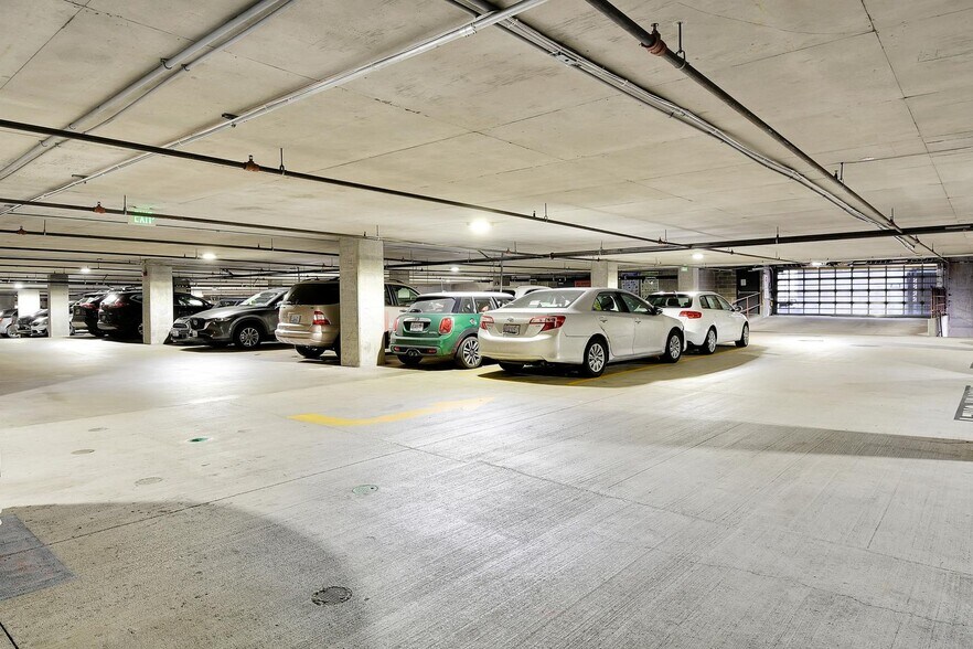 More Photos Of 2727 Western Ave, Seattle Loft Creative Space For Lease