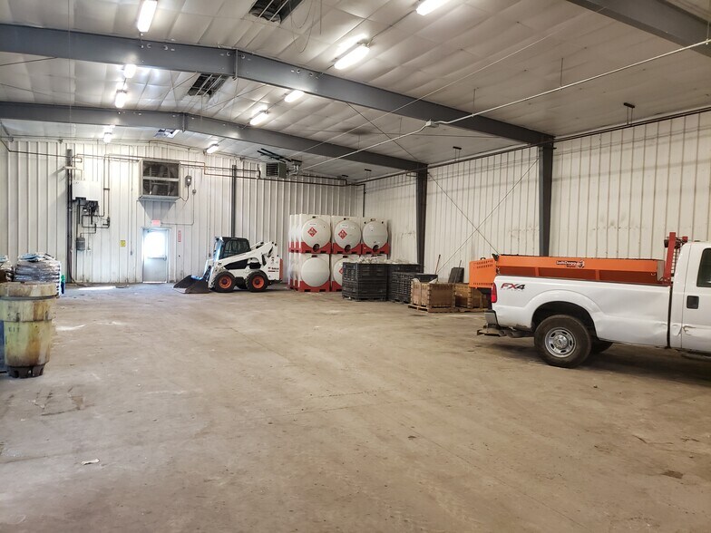 More Photos Of 420 Halliburton Dr, Williston Industrial For Lease