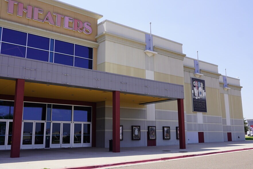 More Photos Of 2401 Jacaman Rd, Laredo Freestanding For Lease