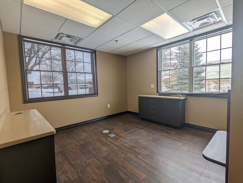 More Photos Of 13590 N Meridian St, Carmel Medical For Lease