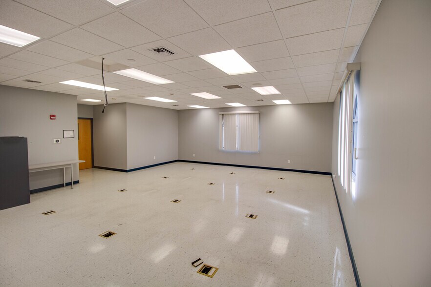 More Photos Of 18400 Shipman Rd, Carlinville Schools For Sale
