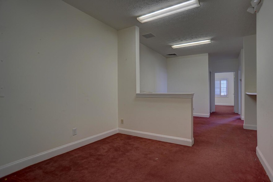 More Photos Of 100 Colony Park Dr, Cumming Bank For Lease