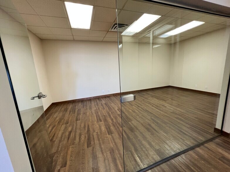 More Photos Of 14 Burnt Valley Ave, Red Deer County Service For Lease