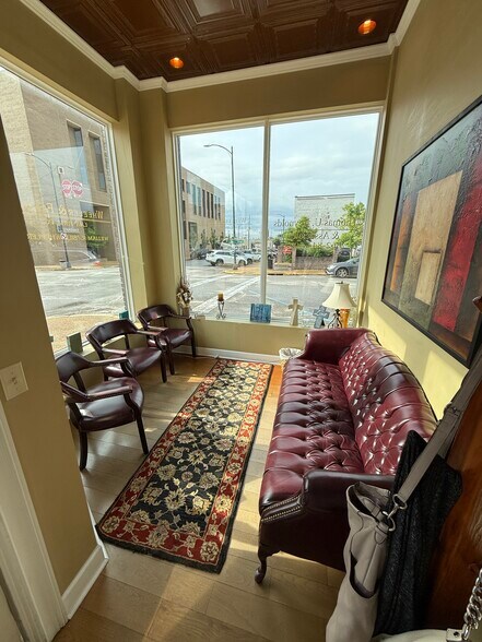 More Photos Of 114 S Broadway St, Tupelo Office For Lease