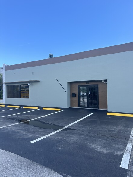 More Photos Of 3056 NE 12th Ter, Oakland Park Warehouse For Lease