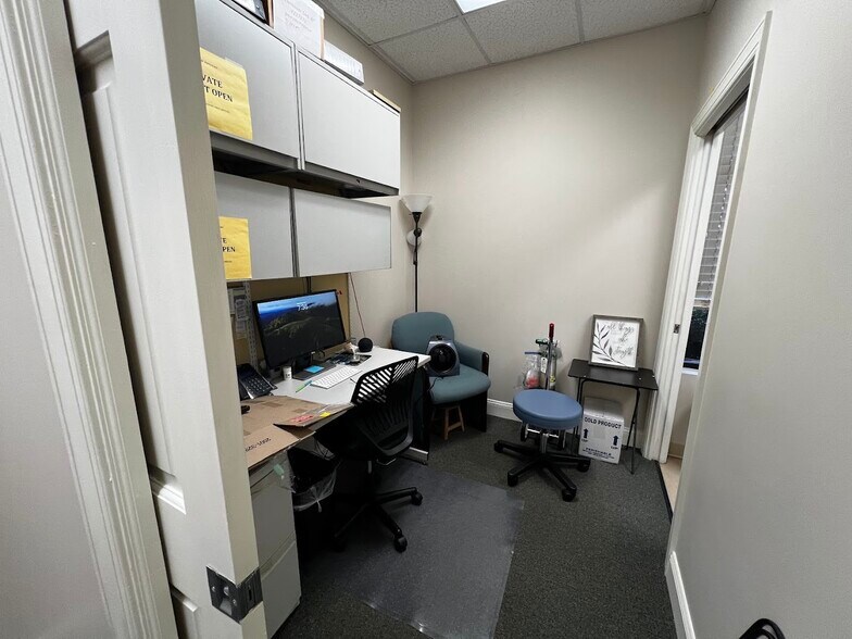 More Photos Of 1258 Mann Dr, Matthews Medical For Sale
