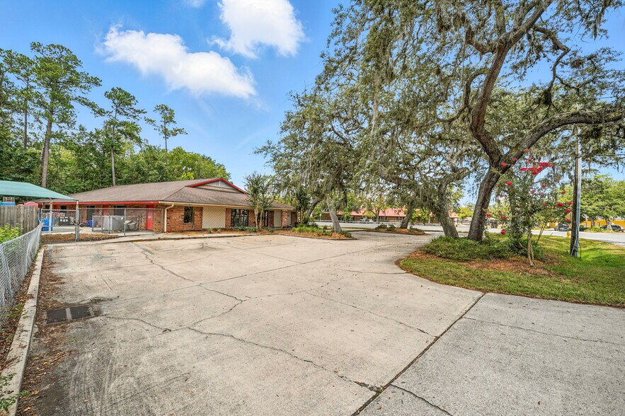 More Photos Of 4310 Barkoskie Rd, Jacksonville Daycare Center For Sale