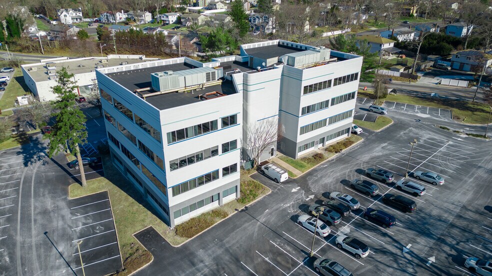 More Photos Of 300 Wheeler Rd, Hauppauge Office For Lease