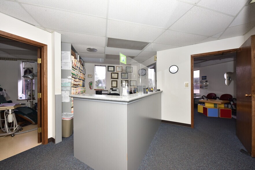 More Photos Of 7400 W Brown Deer Rd, Milwaukee Office For Sale