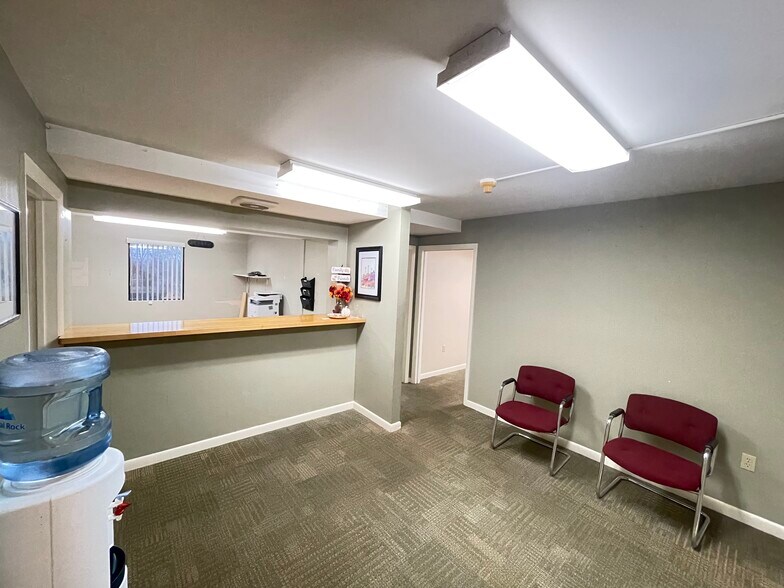 More Photos Of 567 Vauxhall St, Waterford Medical For Lease