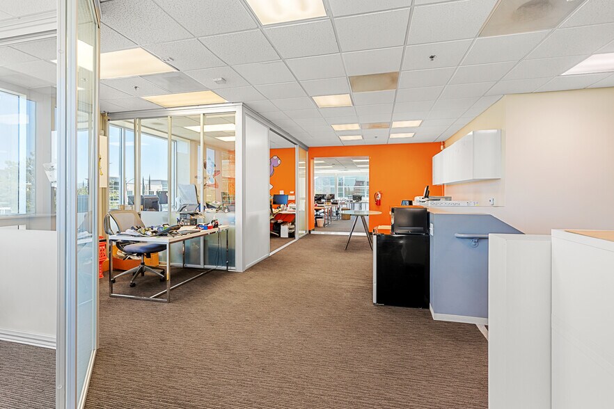 More Photos Of 27321-27327 Via Industria, Temecula Light Distribution For Lease