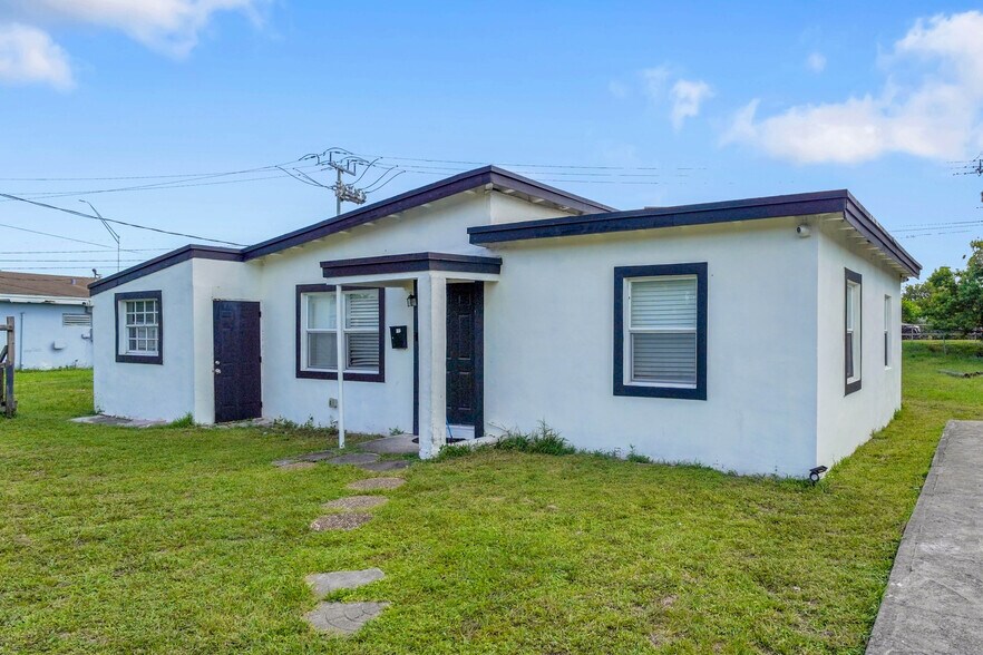 More Photos Of 41 William Rd, West Park Freestanding For Sale