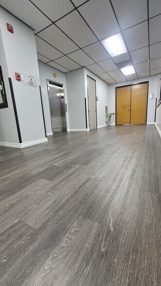 More Photos Of 17742-17750 Sherman Way, Reseda Medical For Lease