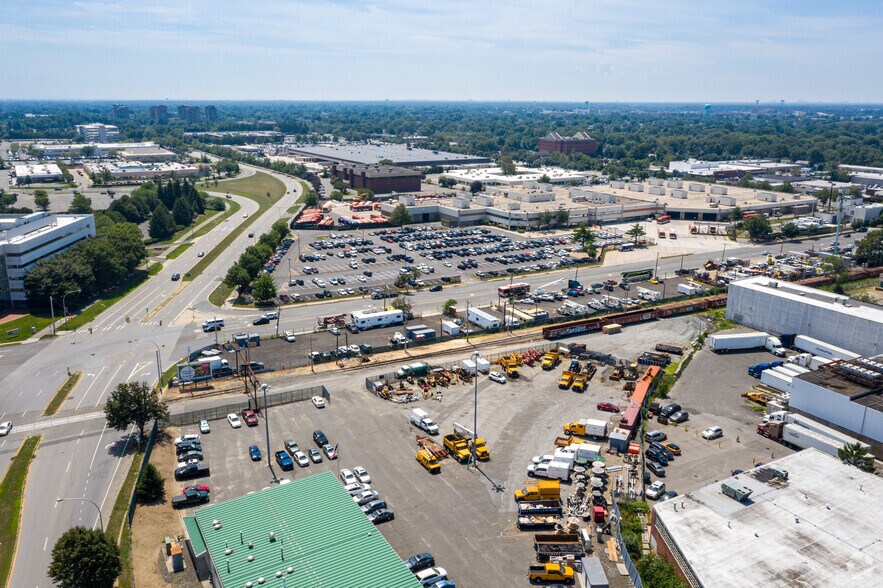 More Photos Of 99 Commercial Ave, Garden City Land For Lease