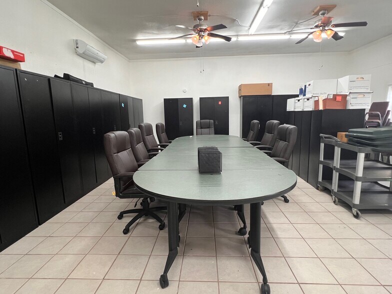 More Photos Of 7680 Highway 67, Comanche Office For Sale