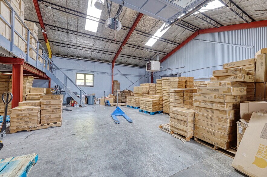 More Photos Of 109-111 Ethel Ave, Hawthorne Warehouse For Sale