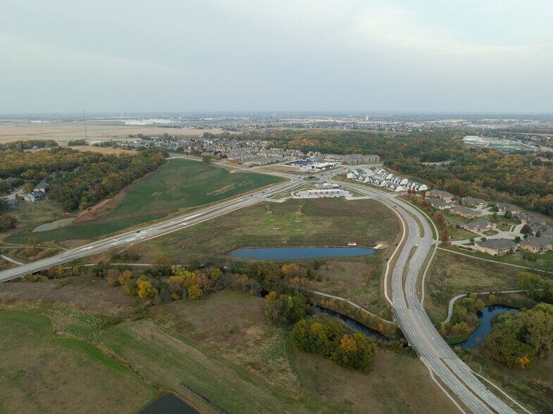 More Photos Of 142nd & Douglas Pky, Urbandale Land For Sale
