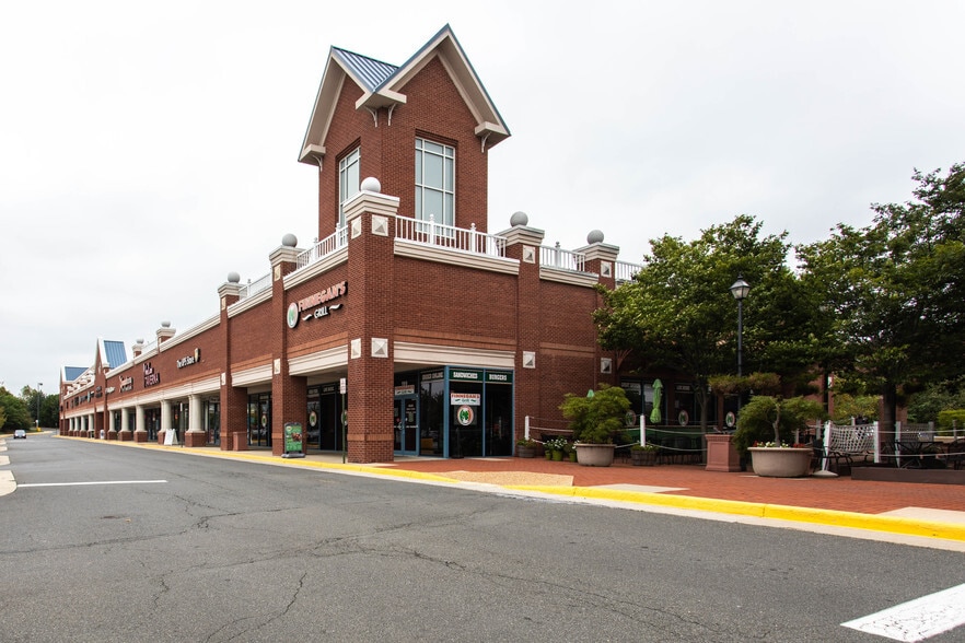 More Photos Of 44110 Ashburn Shopping Plz, Ashburn General Retail For Lease