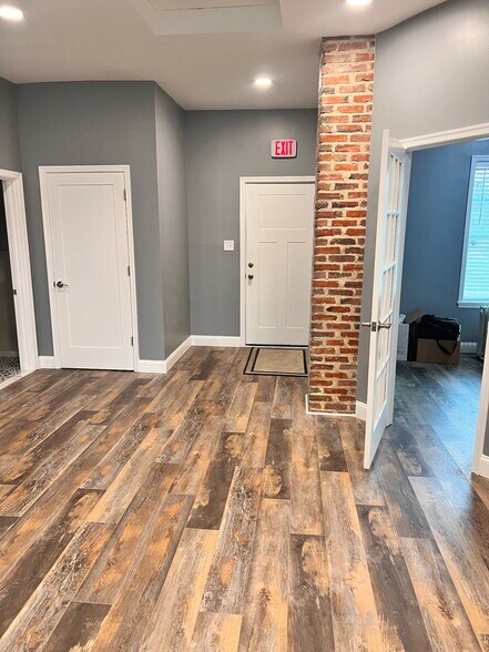 More Photos Of 7048 Aviation Blvd, Glen Burnie Storefront Retail Office For Sale