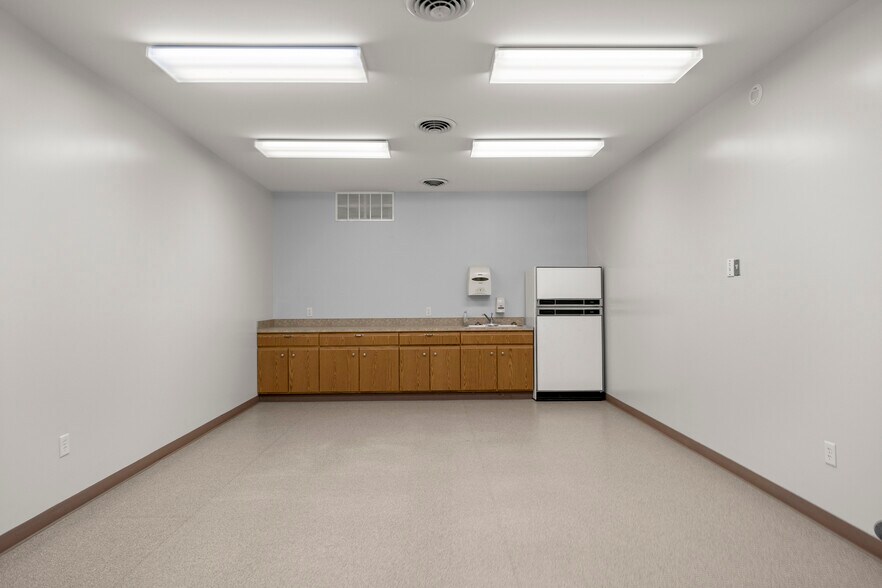 More Photos Of 435 Sumpter rd, Belleville Hospital For Sale