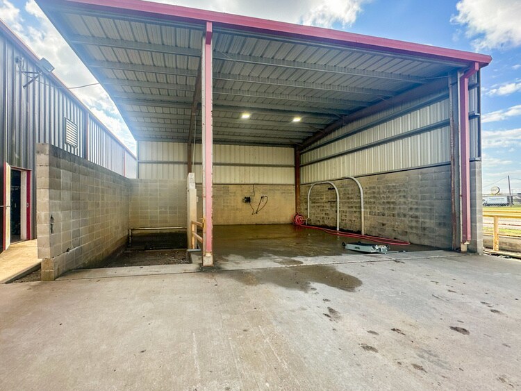 More Photos Of 3721 Highway 90 E, Broussard Light Distribution For Lease